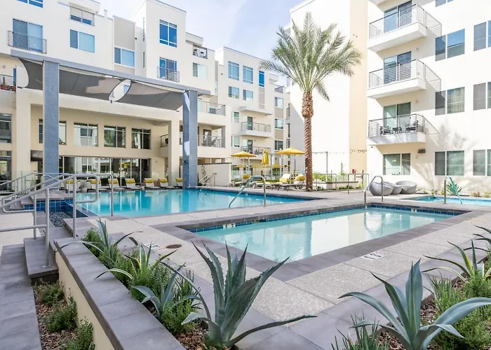 Luxury Uptown Apartments By Wanderjaunt